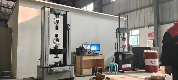 客戶驗收完成——帶螺栓夾的電子萬能試驗機，電液伺服動靜態疲勞試驗系統